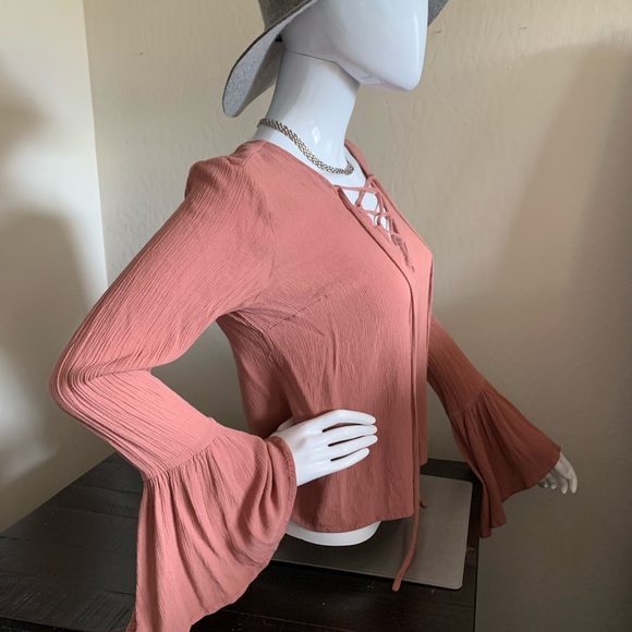 Kendall & Kylie Blouse - Picture 2 of 4